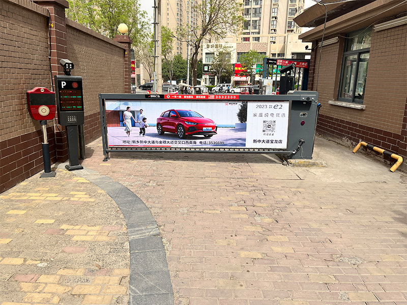 比亞迪E2道閘廣告